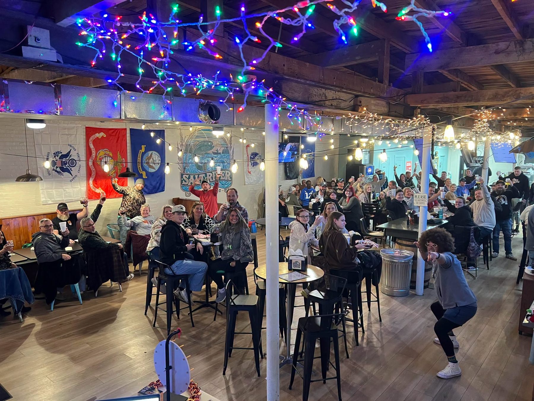 A full taproom at Salt River Brewing